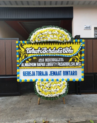 Papan Bunga Duka di Woniki