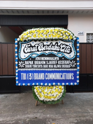 Papan Bunga Duka di Woniki